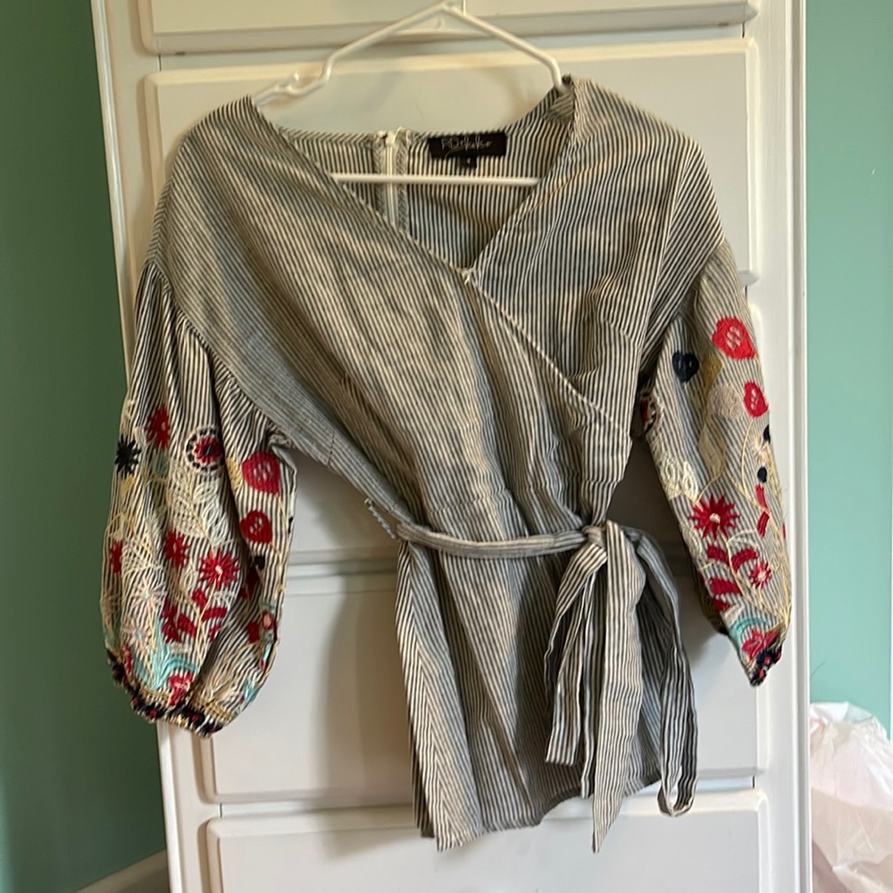 Puffy capri sleeve top